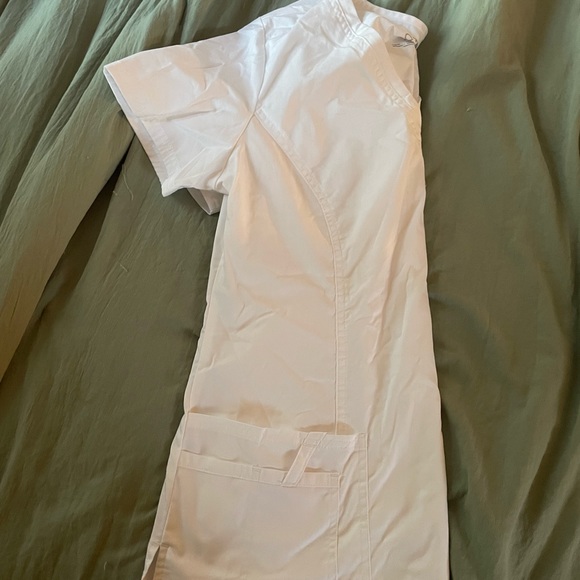 White Cherokee scrub top - Picture 3 of 4